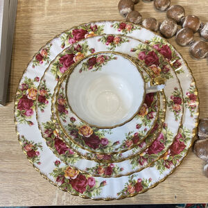 Royal Albert Old Country Roses 5 Piece Place Setting Bone China England